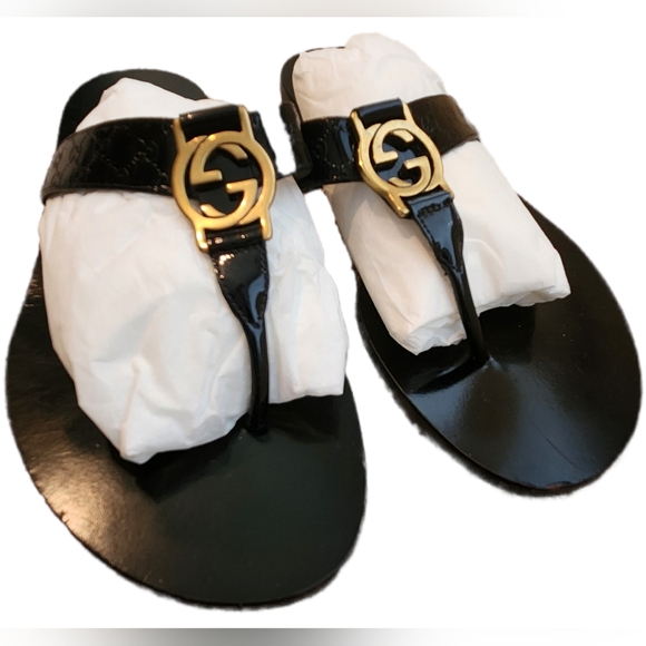 Gucci Shoes - EUC Gucci sandals with gold hardware